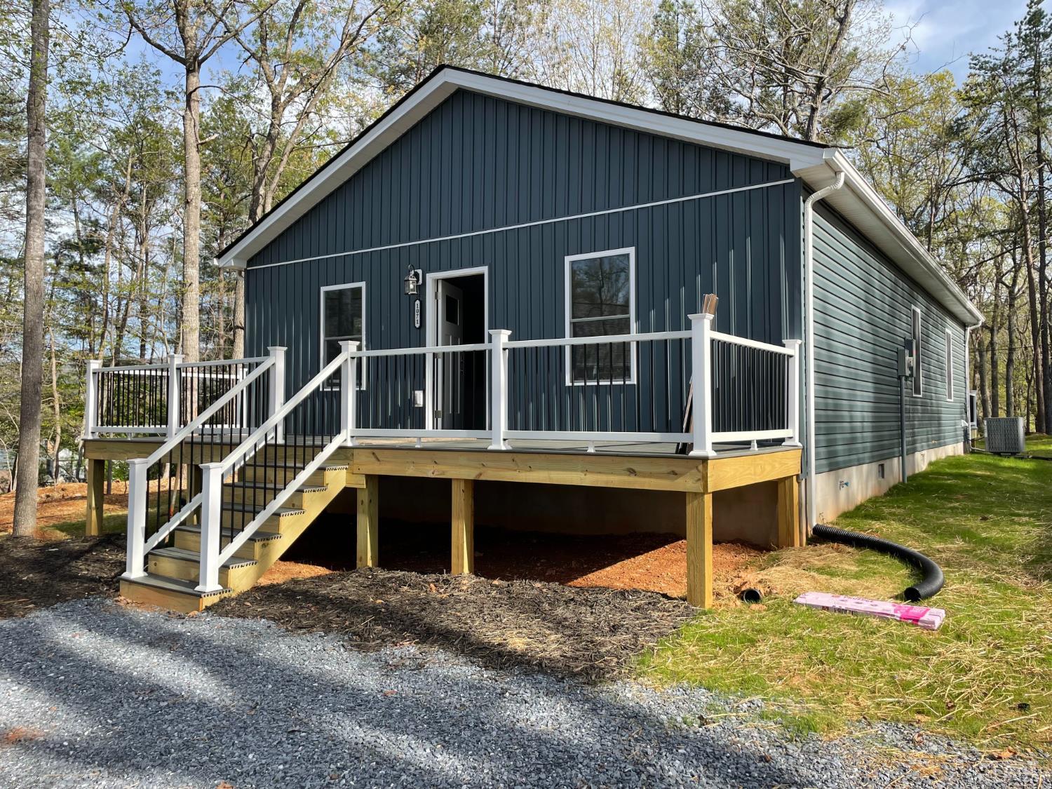 1063 Precinct, Huddleston, VA waterfront home for sale at Smith Mountain Lake