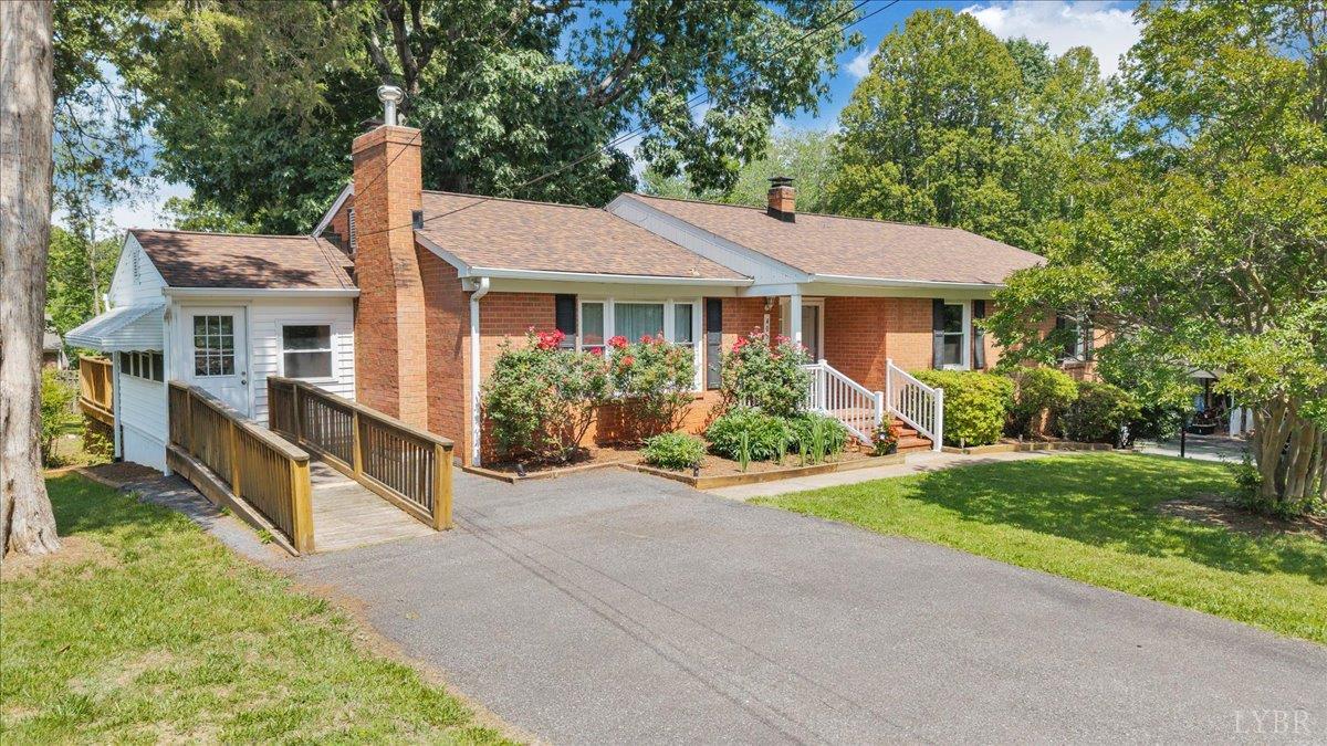 405 Oakland Circle, Lynchburg, VA home for sale