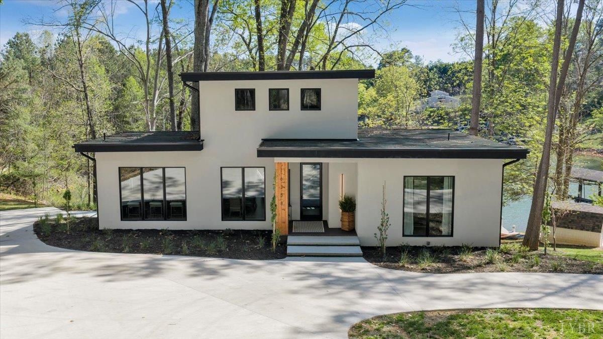 16358 Moneta Road, Moneta, VA waterfront home for sale at Smith Mountain Lake