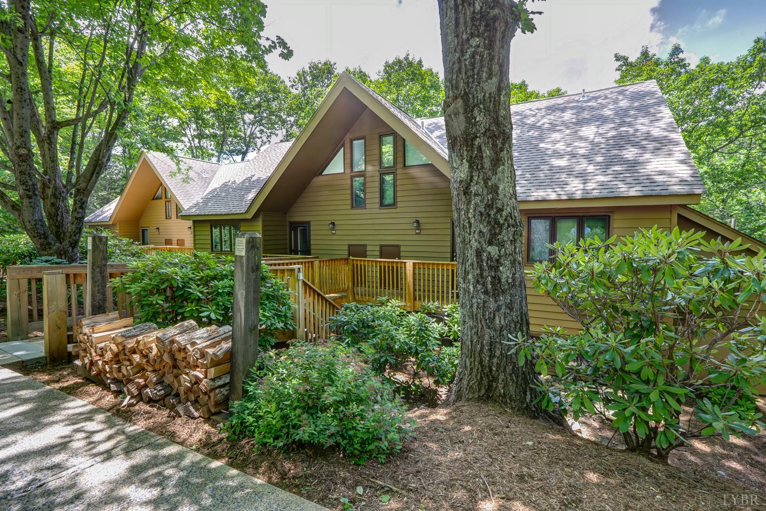 740 Laurelwood