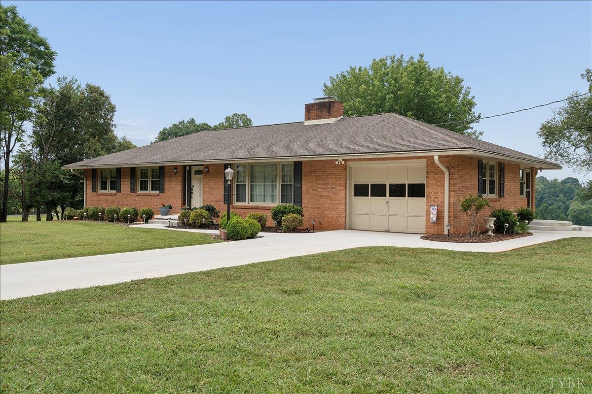 2310 Triggs Rd, Bedford, VA home for sale