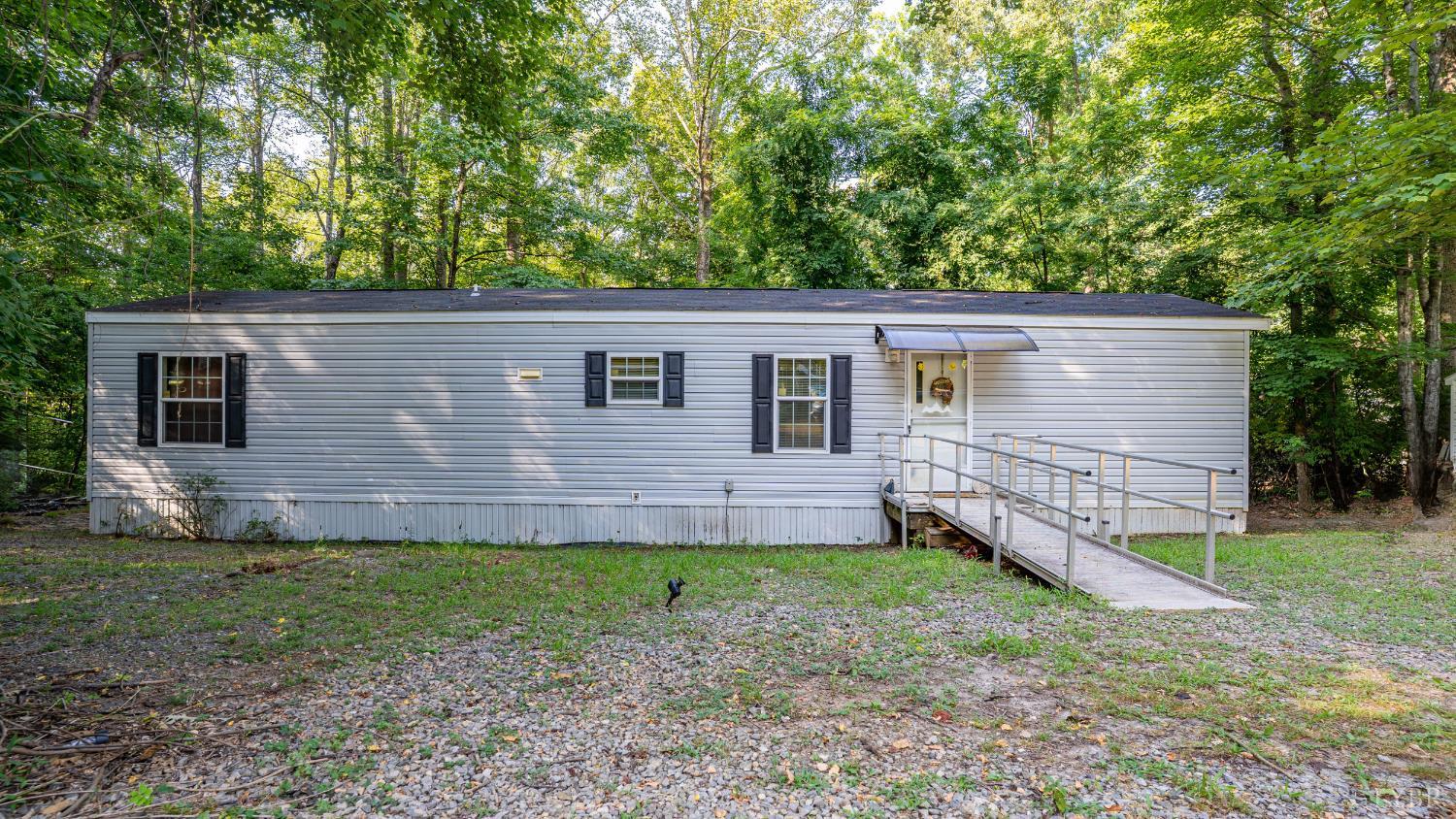 105 Whisperridge Ct, Moneta, VA home for sale