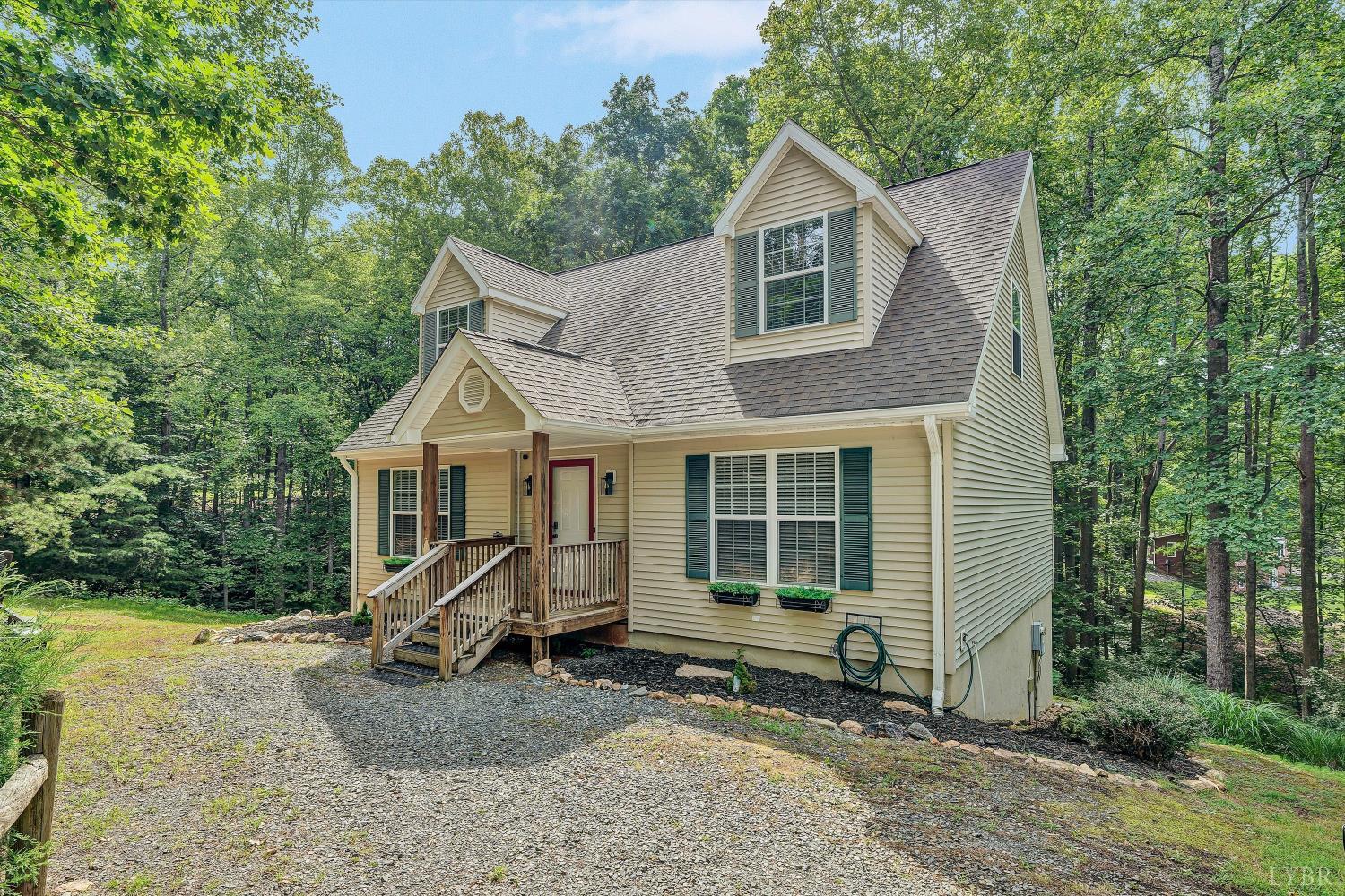 1113 Striper Court, Moneta, VA waterfront home for sale at Smith Mountain Lake