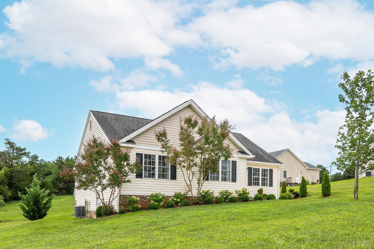 1572 Village Ct, Bedford, VA home for sale