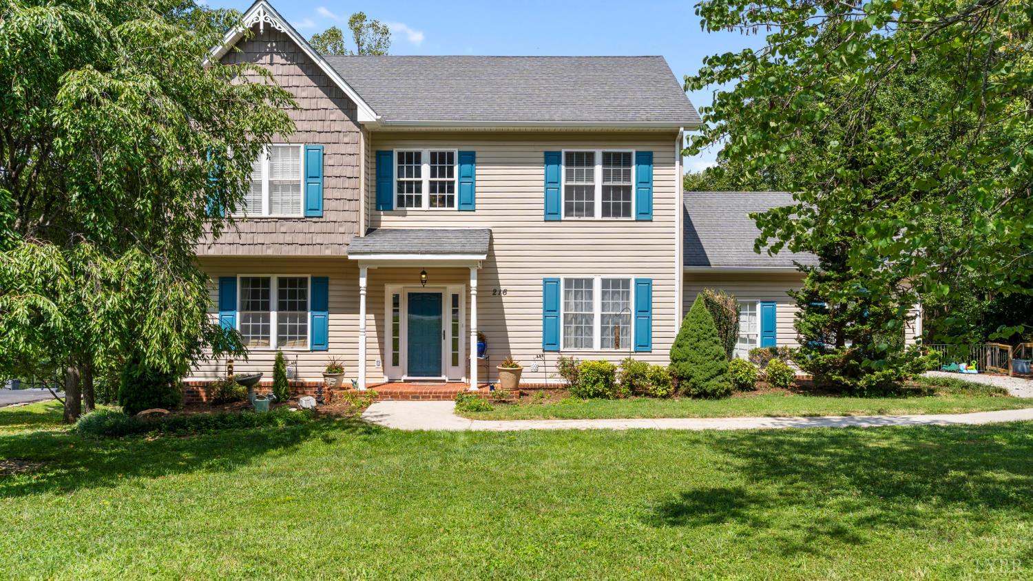 216 Holland Court