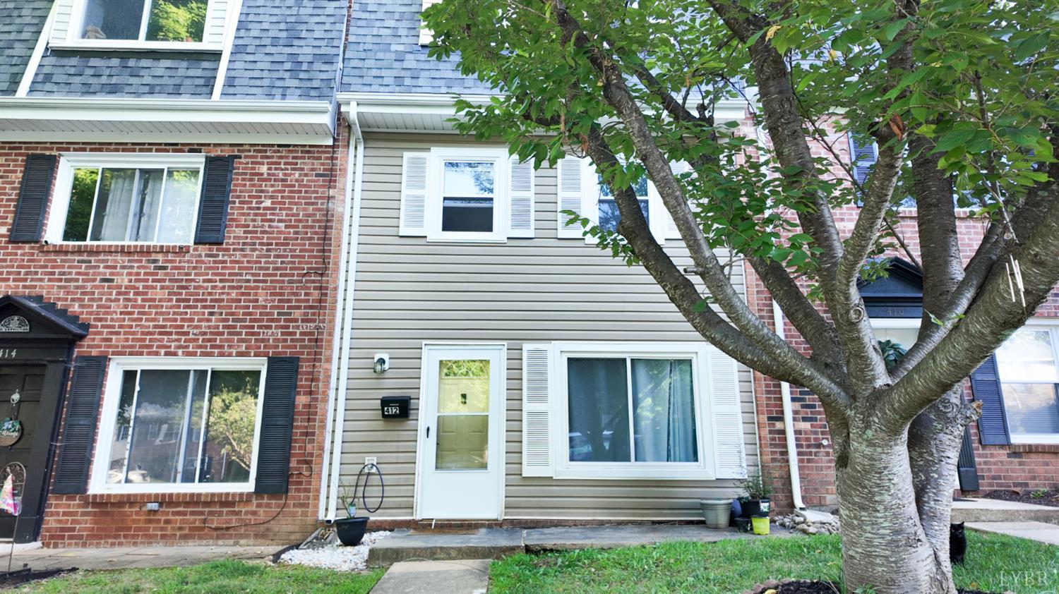 412 W Cadbury Drive