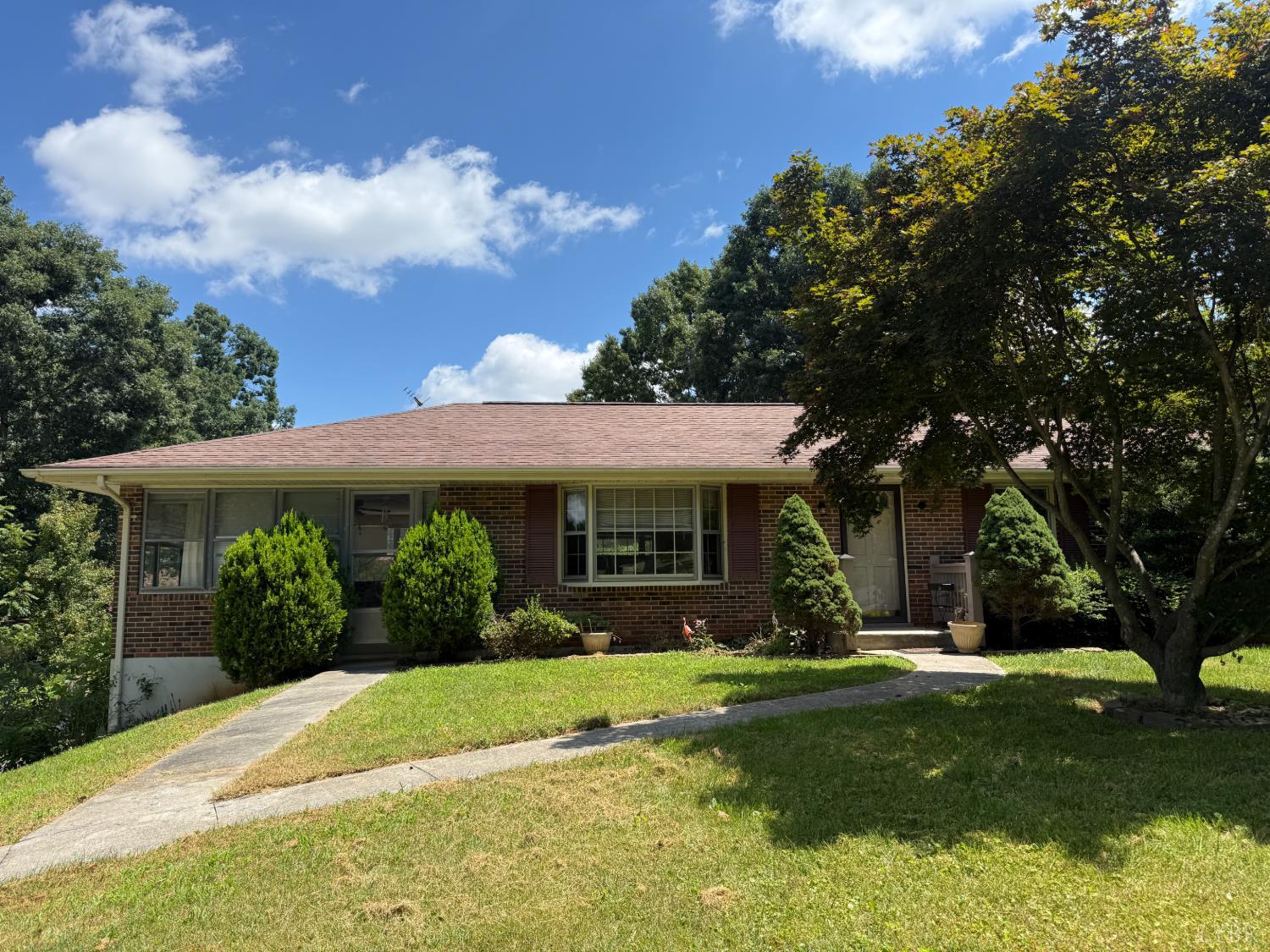 421 Woodland Circle