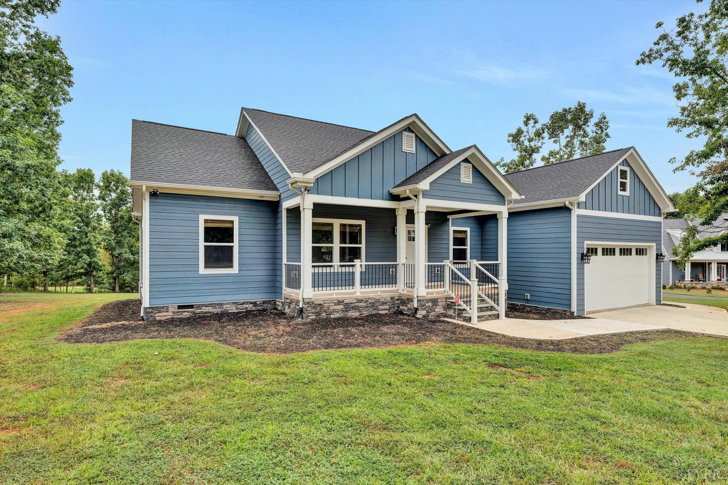 206 Spyglass Lane, Huddleston, VA waterfront home for sale at Smith Mountain Lake