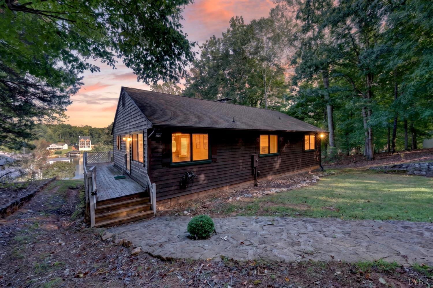 118 Creeden Drive, Moneta, VA waterfront home for sale at Smith Mountain Lake