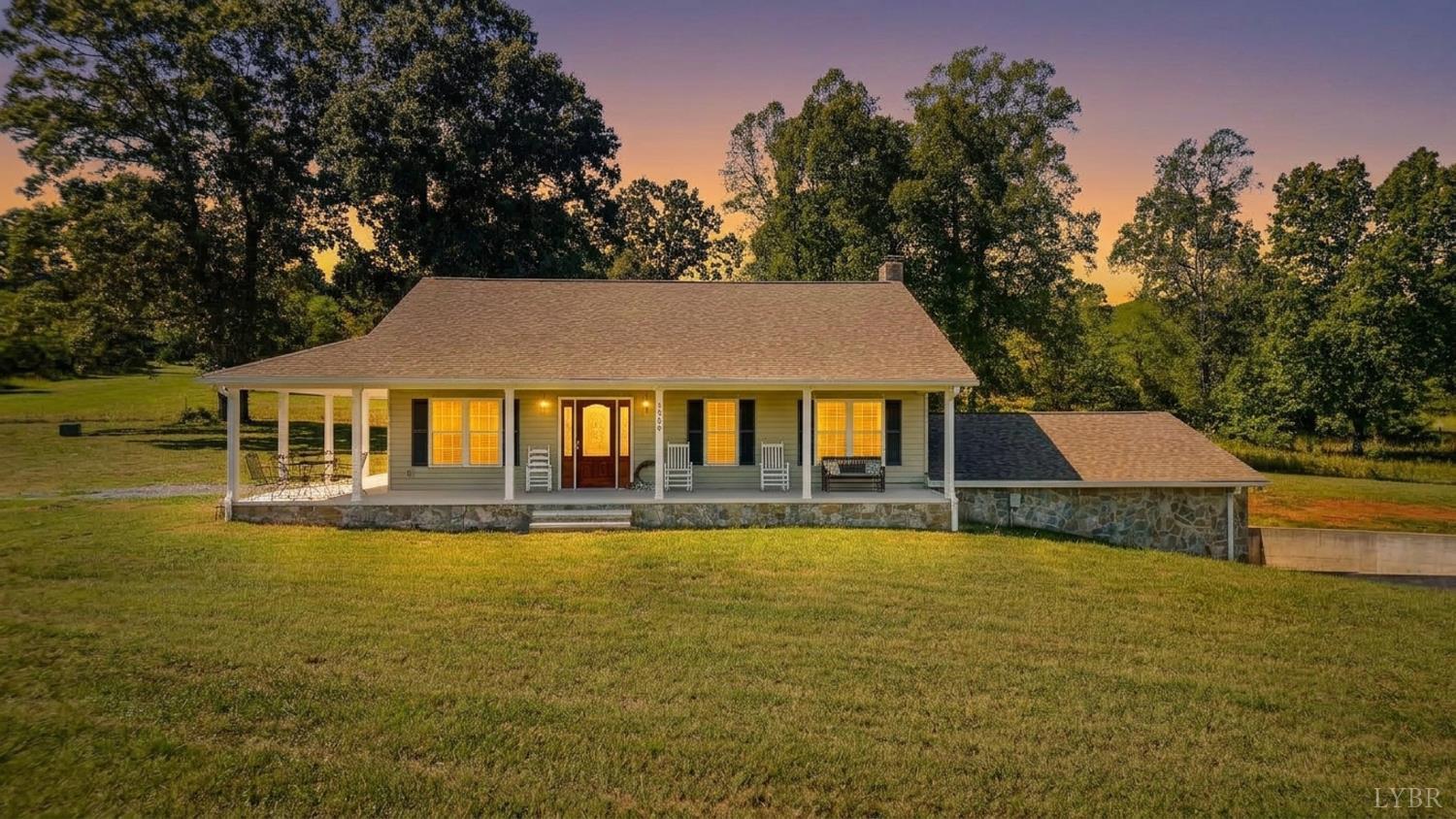 1868 Glenwood Dr, Bedford, VA home for sale