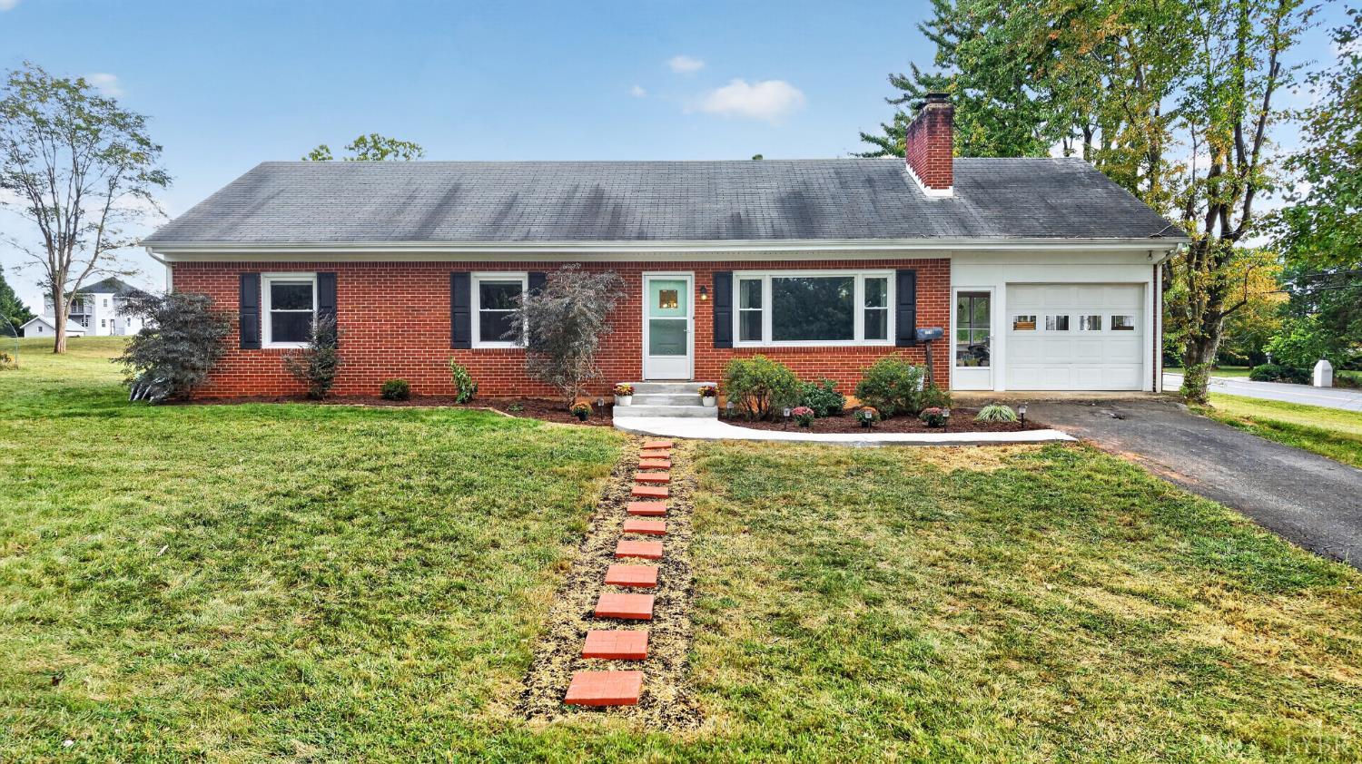 1218 Oakwood St., Bedford, VA home for sale