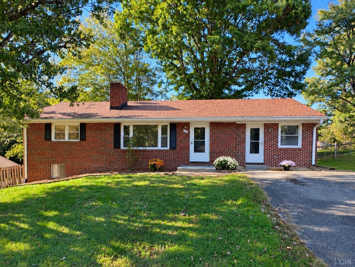 1214 W Hill Dr, Bedford, VA home for sale