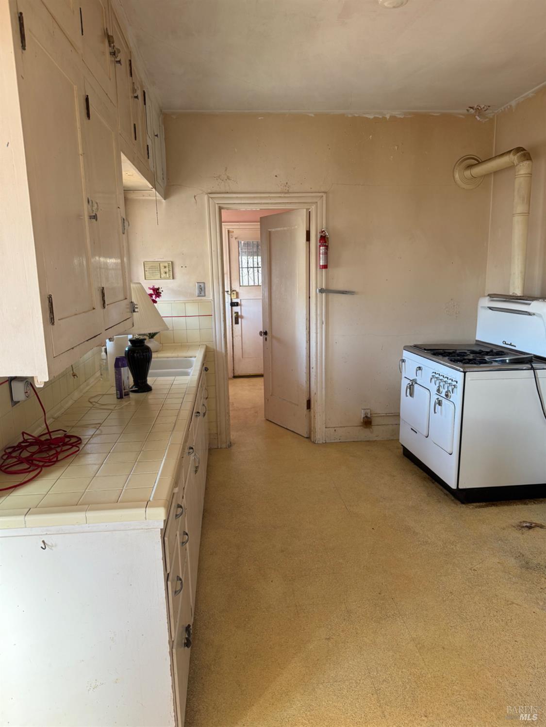 Detail Gallery Image 5 of 6 For 4019 Roosevelt Ave, Richmond,  CA 94805 - 2 Beds | 1/1 Baths