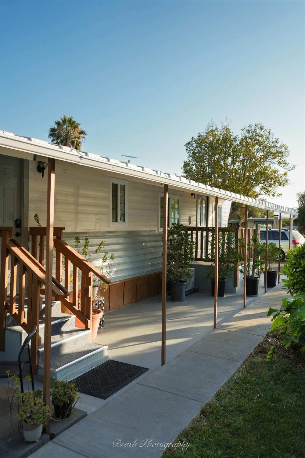 1075 Loma Drive #5 listing photo