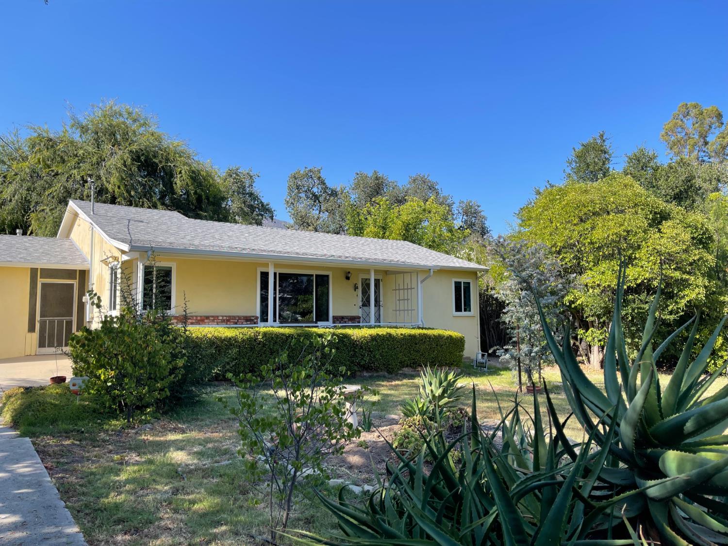 406 W Matilija Street - Property photo
