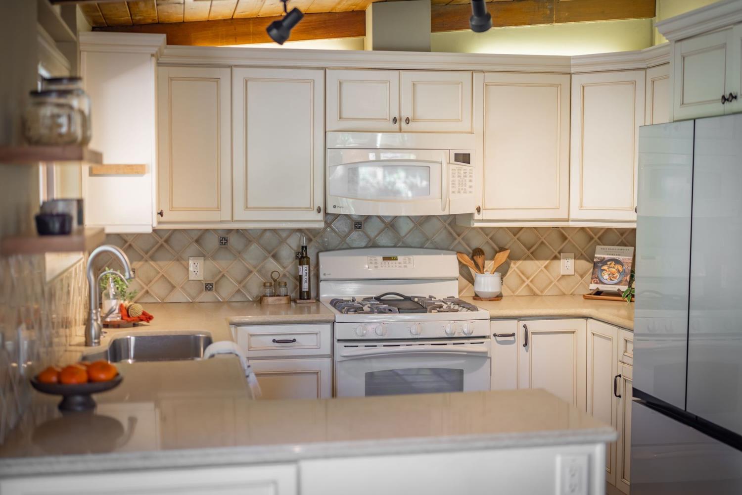 711 Drown Avenue listing photo