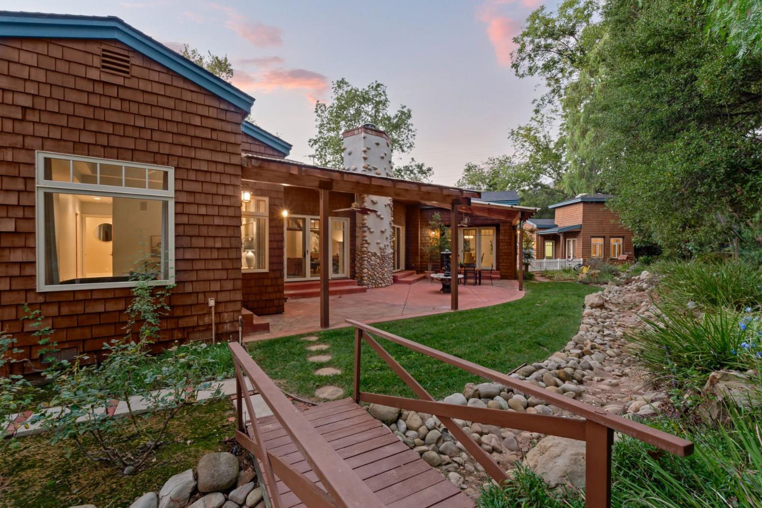 402 S Montgomery Street listing photo