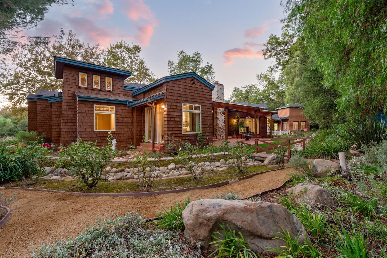 402 S Montgomery Street listing photo