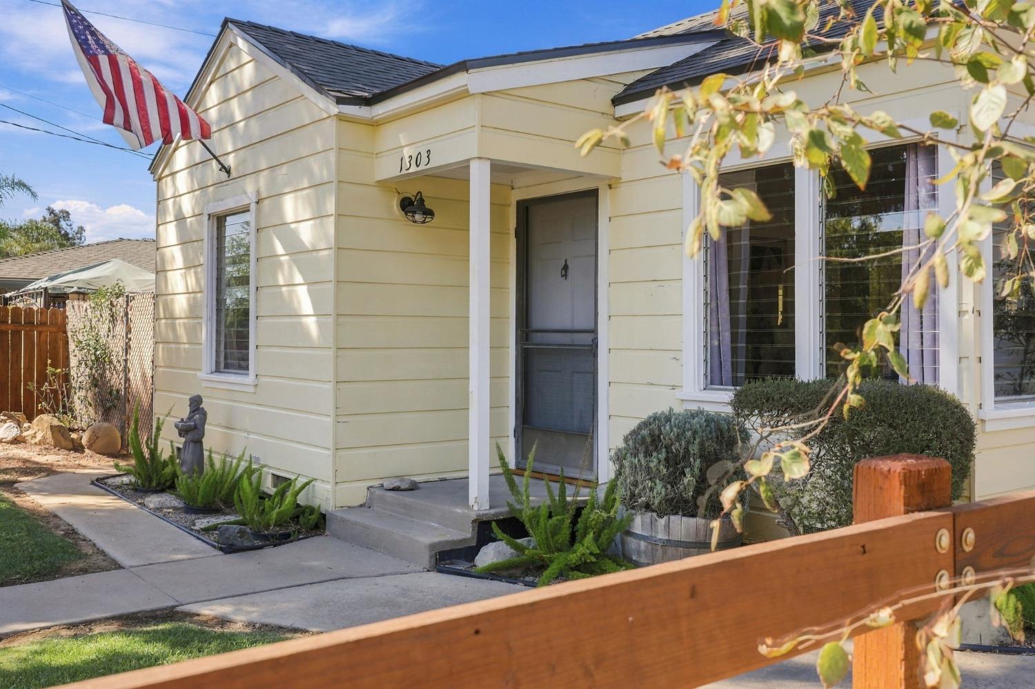 1303 Cruzero Street listing photo