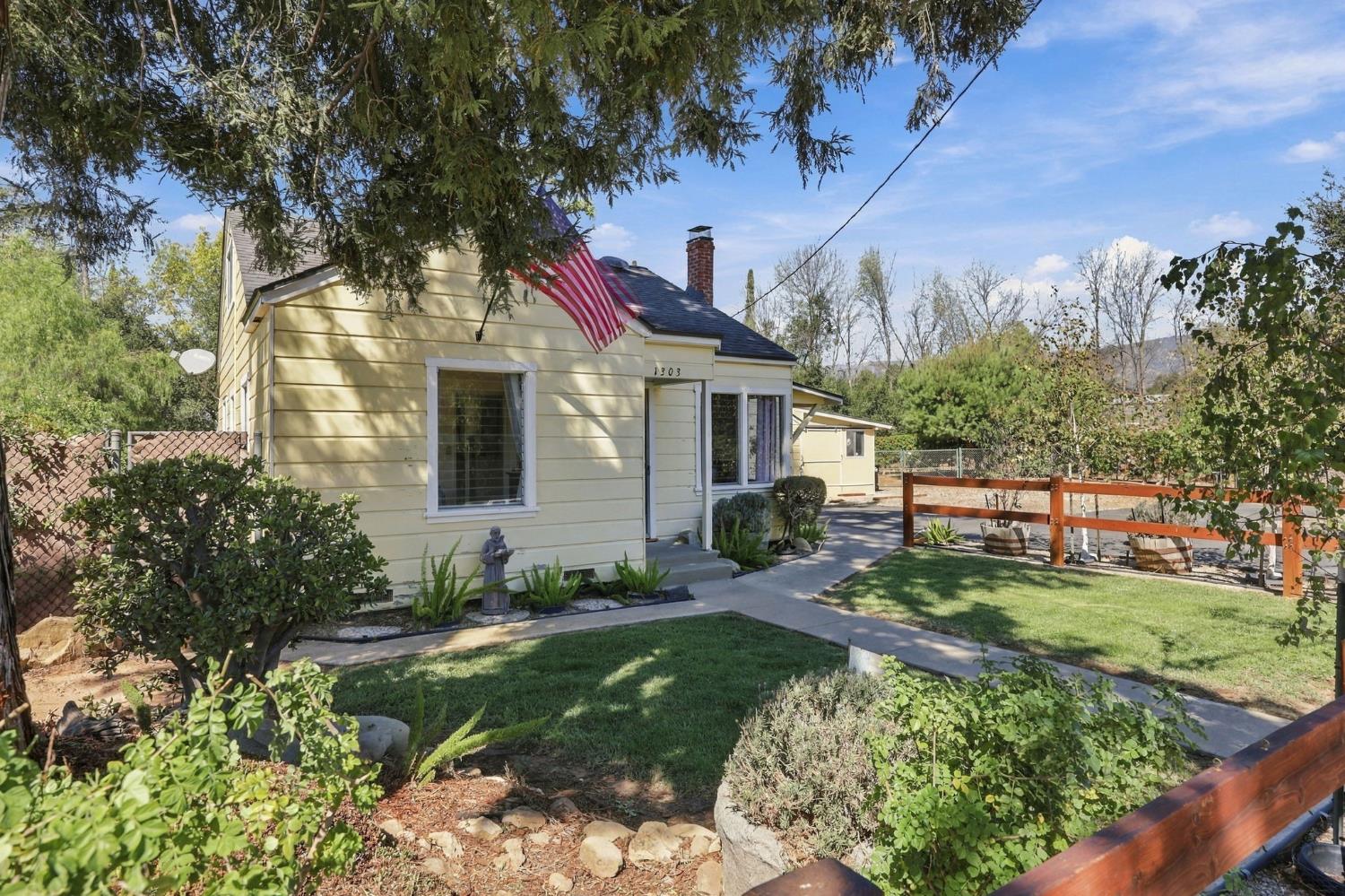 1303 Cruzero Street listing photo
