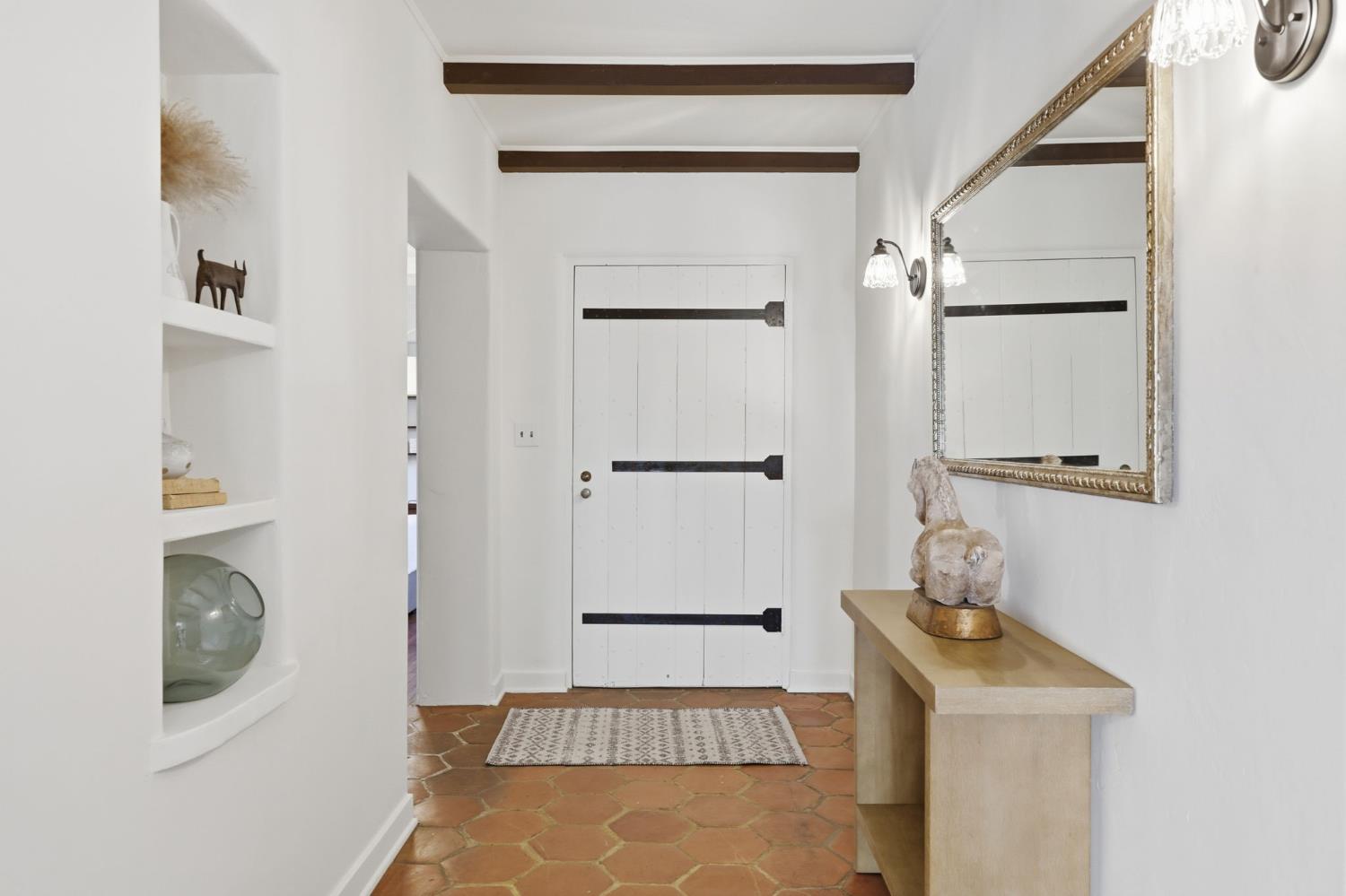 610 W Eucalyptus Street listing photo