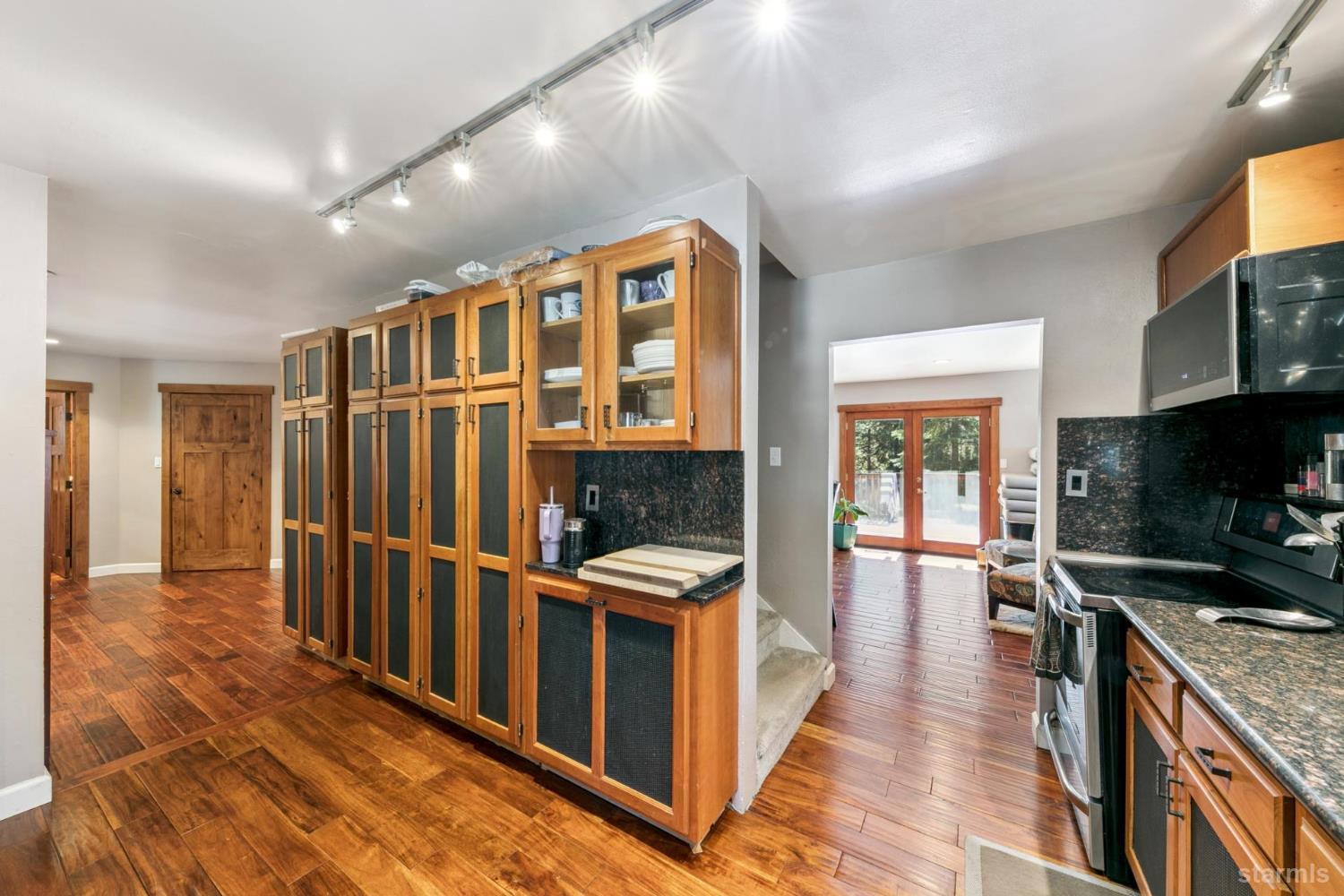 1575 Crystal Air Drive