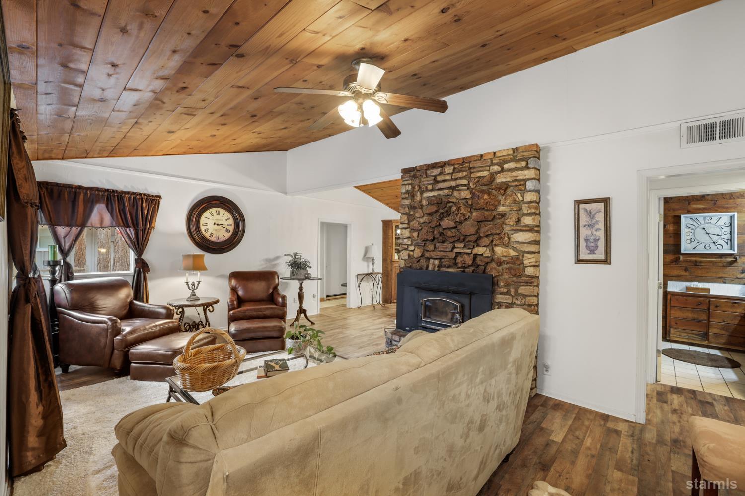 1566 Horace Greeley Avenue