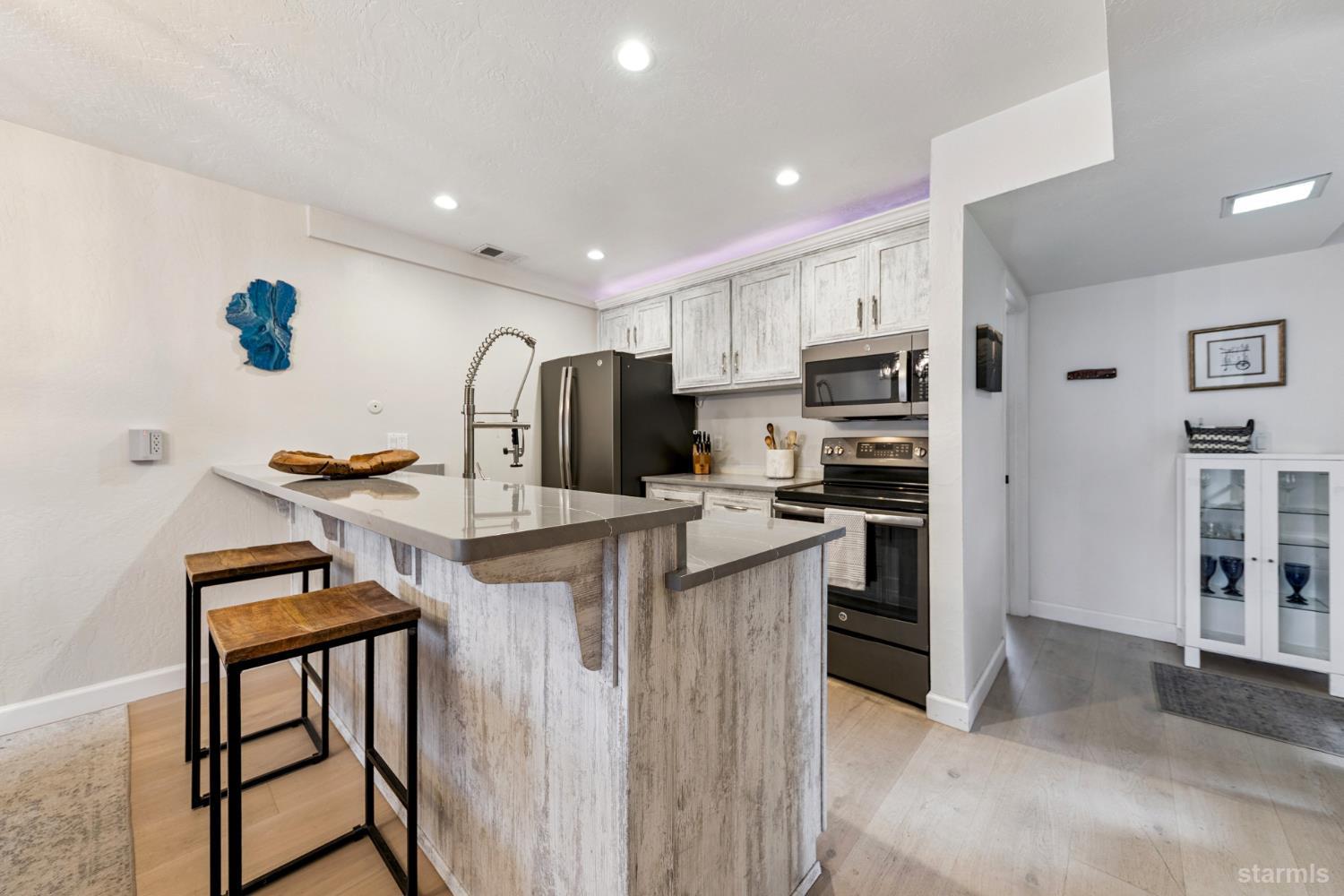 2081 Venice Drive #285