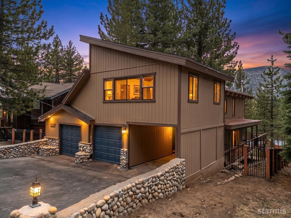 1641 Crystal Air Drive