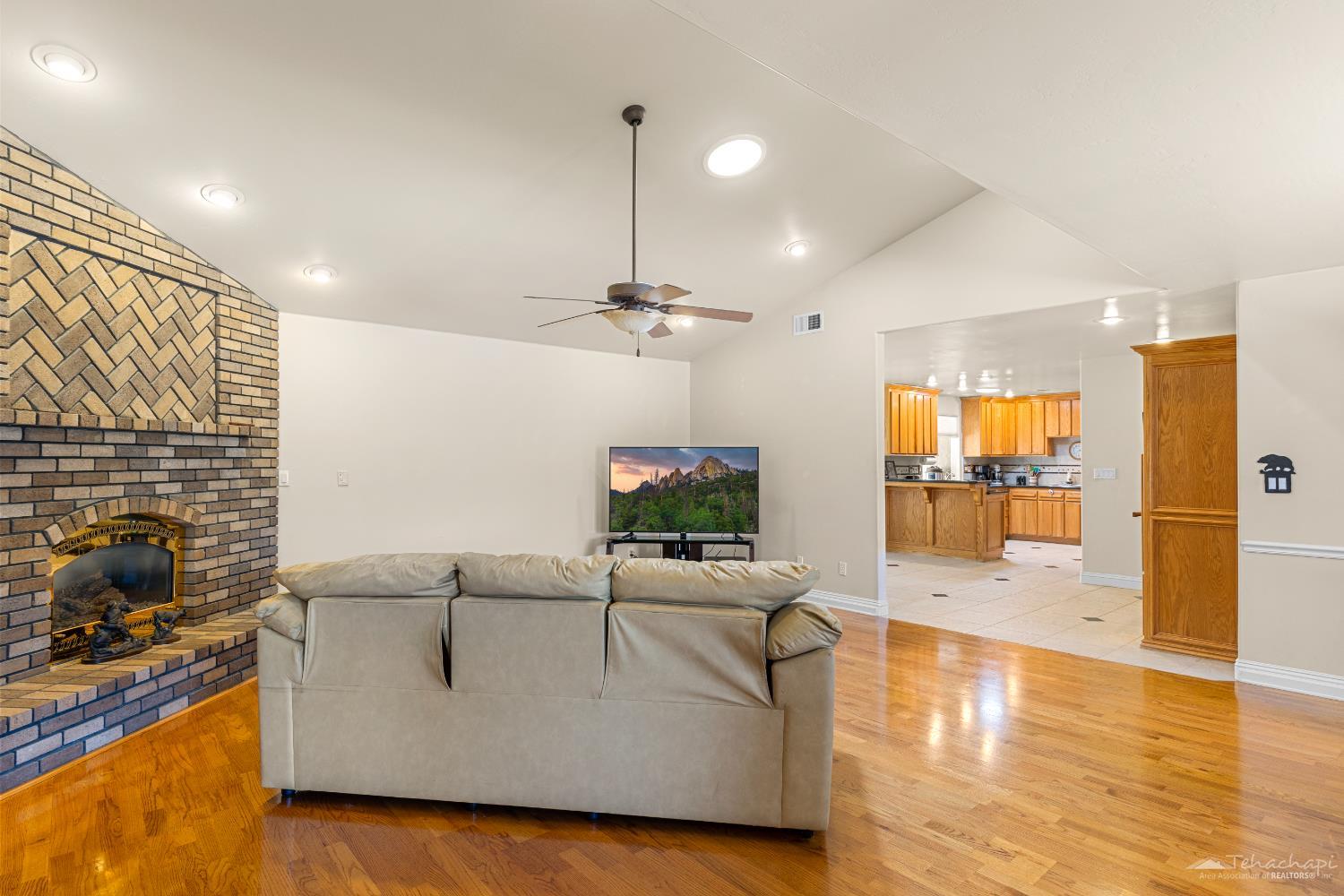 Sunland Way photo 5