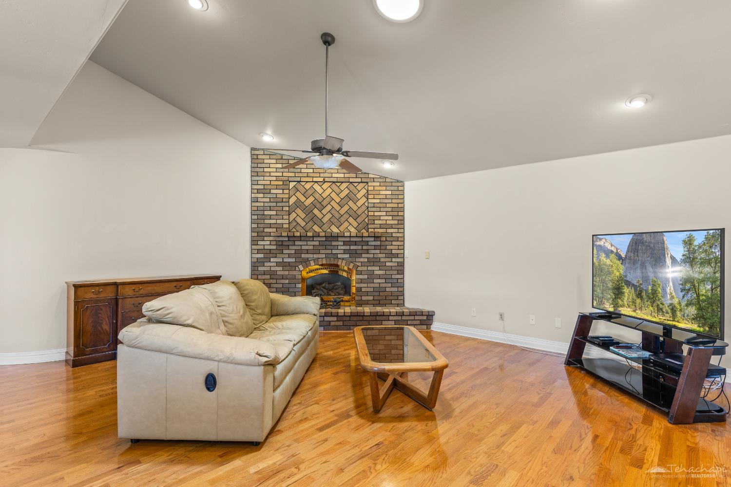 Sunland Way photo 7