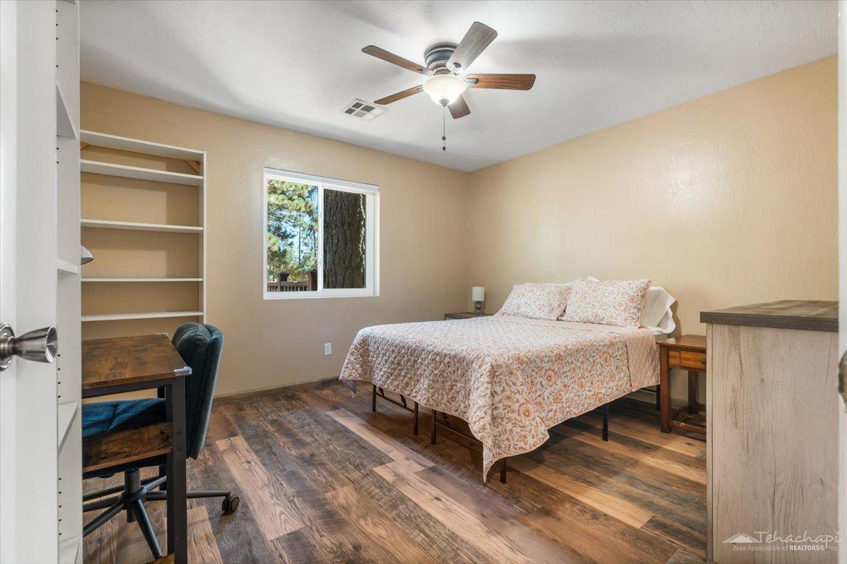 Paramount Dr photo 13