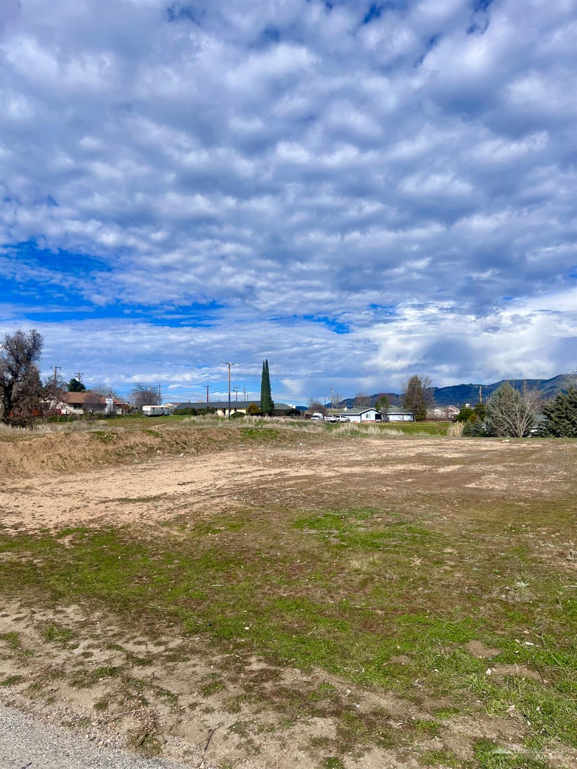 Mariposa Road, Golden Hills West