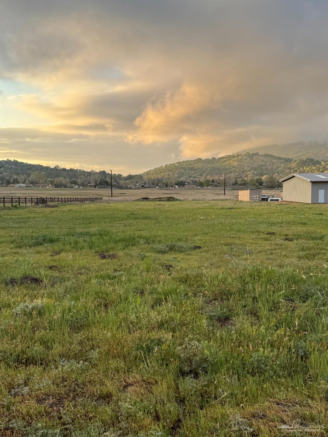 Homestead Way photo 3