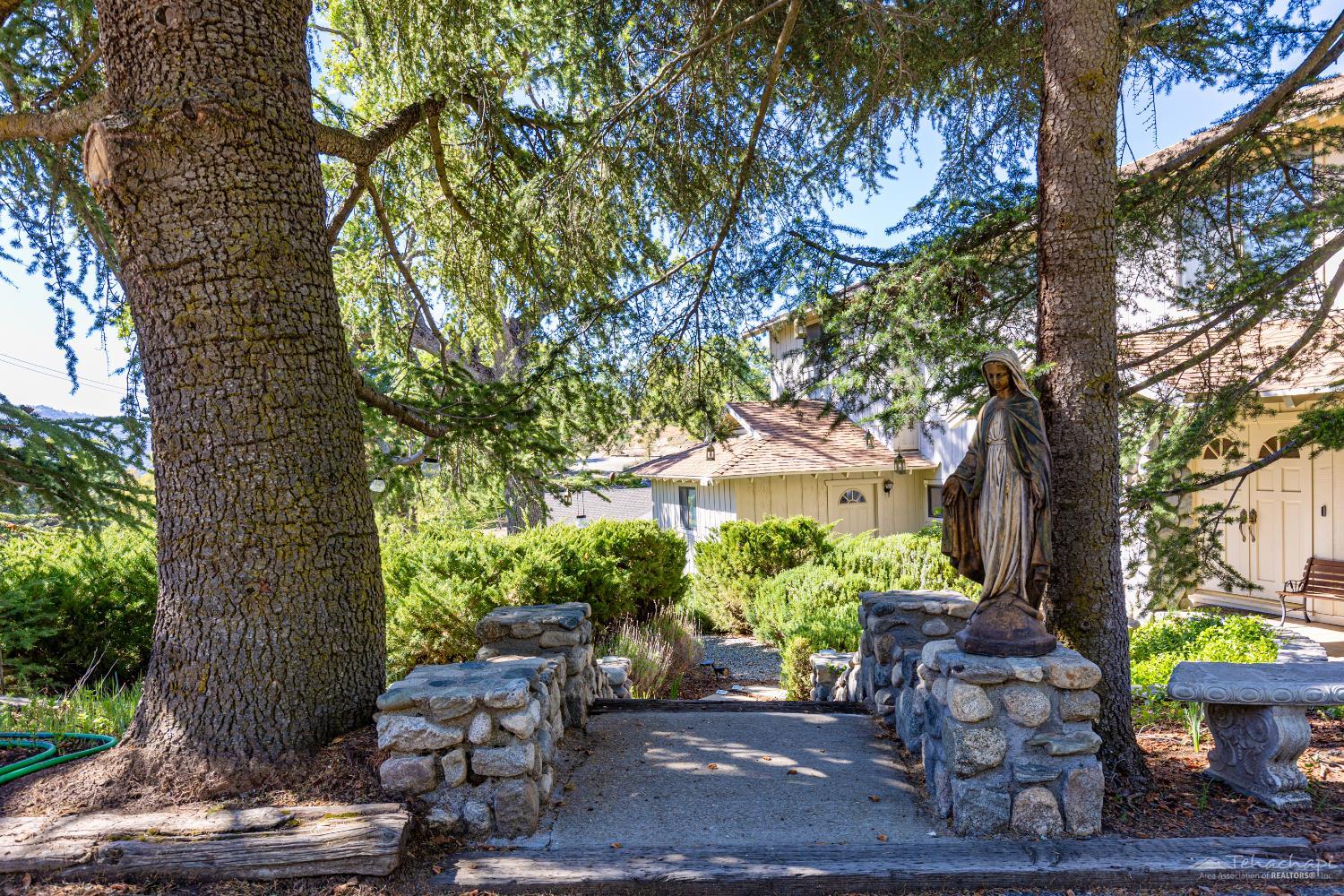 Rollingoak Drive photo 2