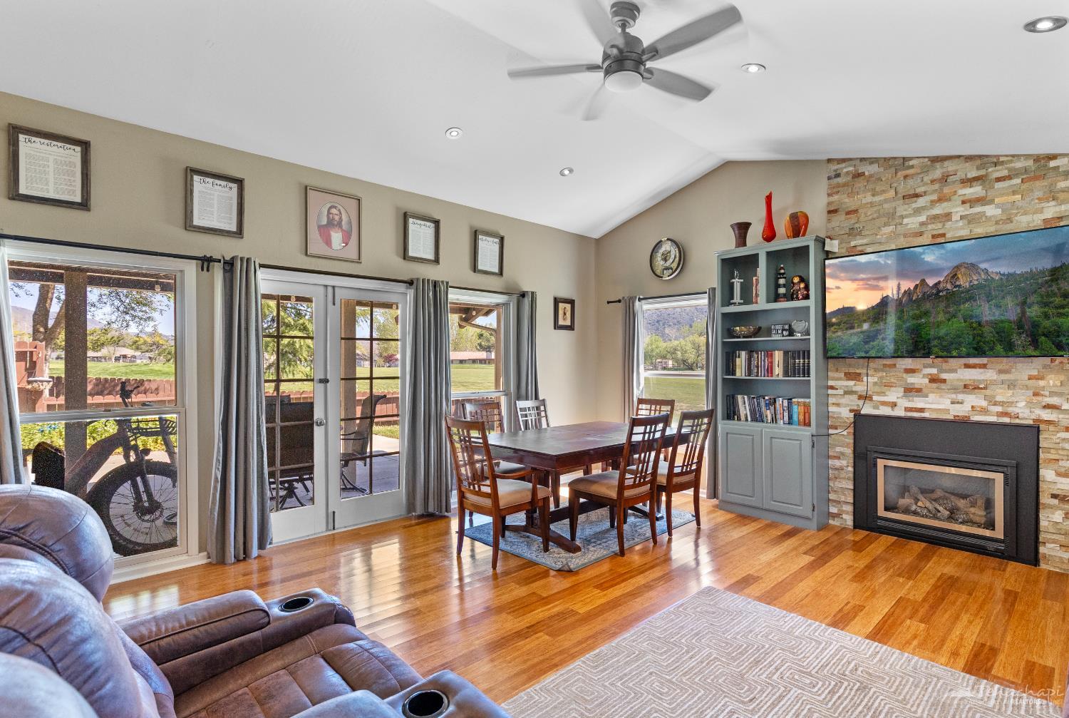 Meadow Lakes Drive photo 6