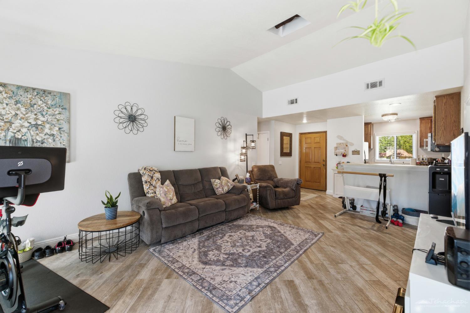 Shannon Court #6 photo 6