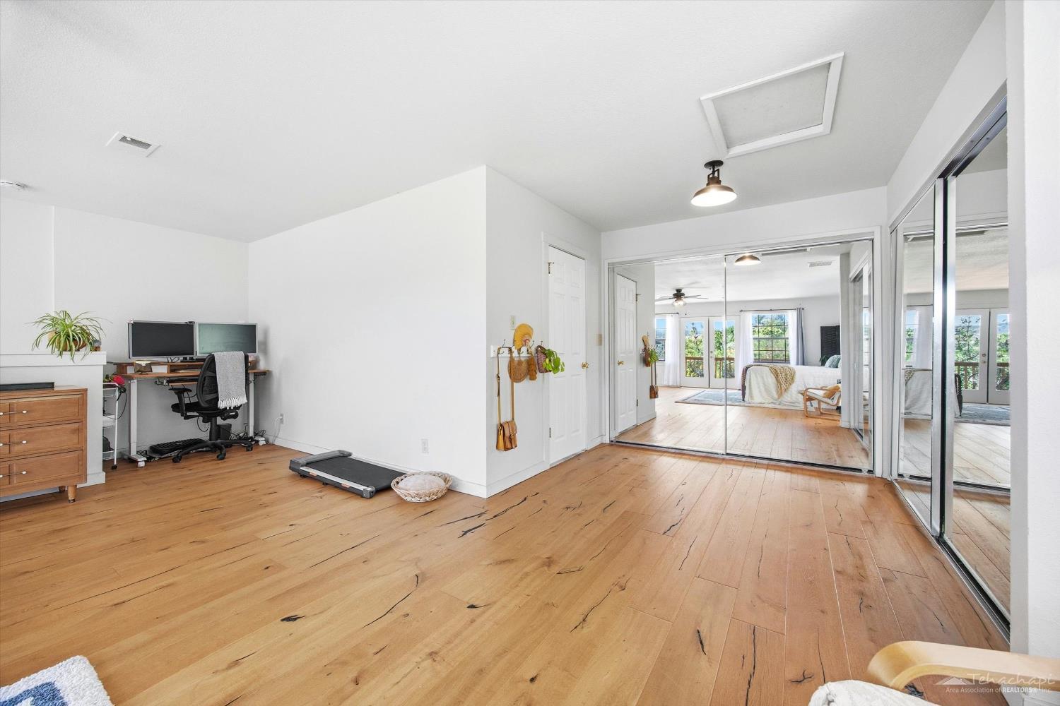 Oakflat Drive photo 17