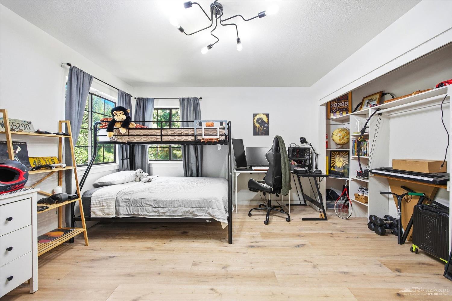 Oakflat Drive photo 23