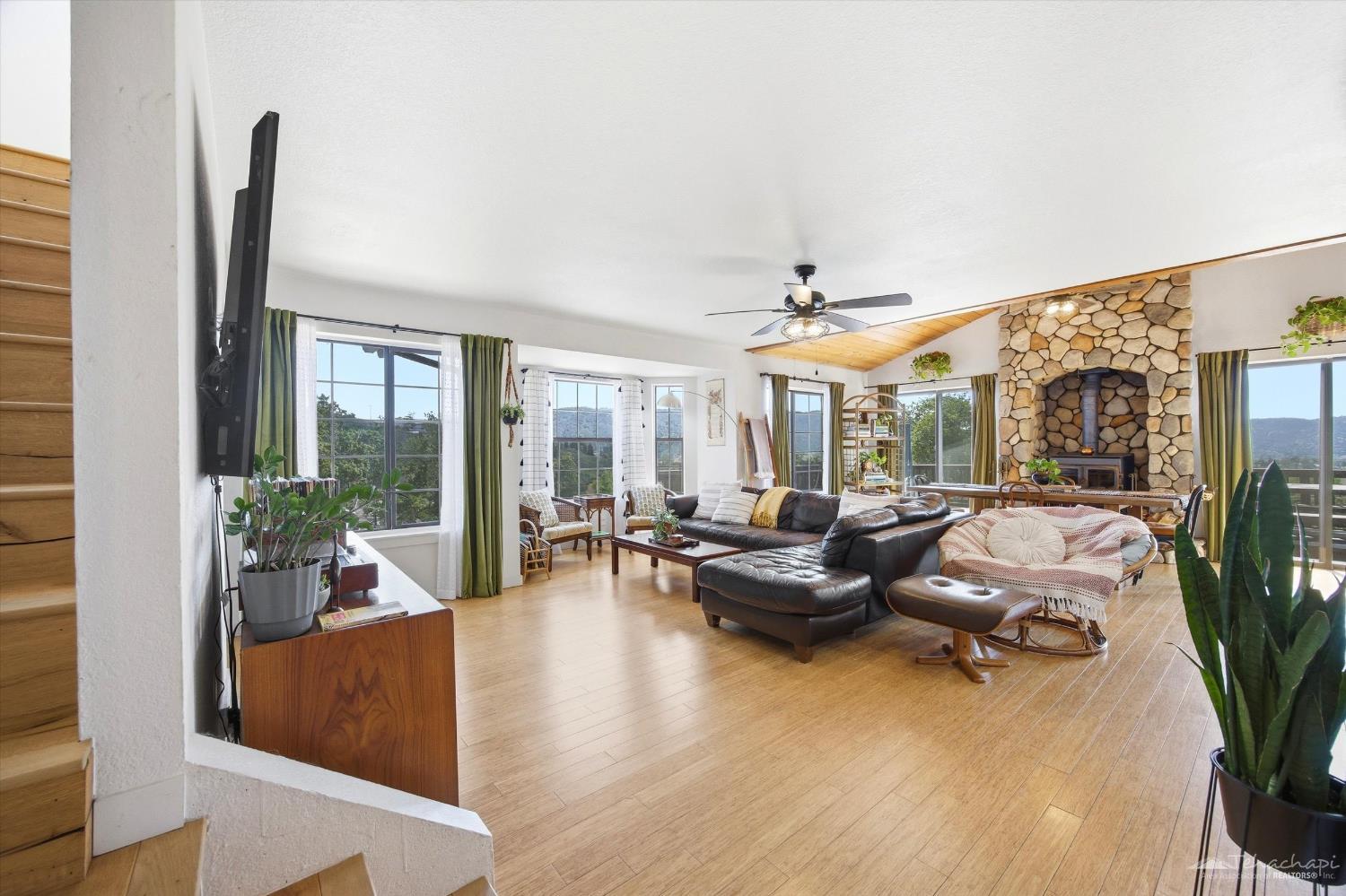 Oakflat Drive photo 12