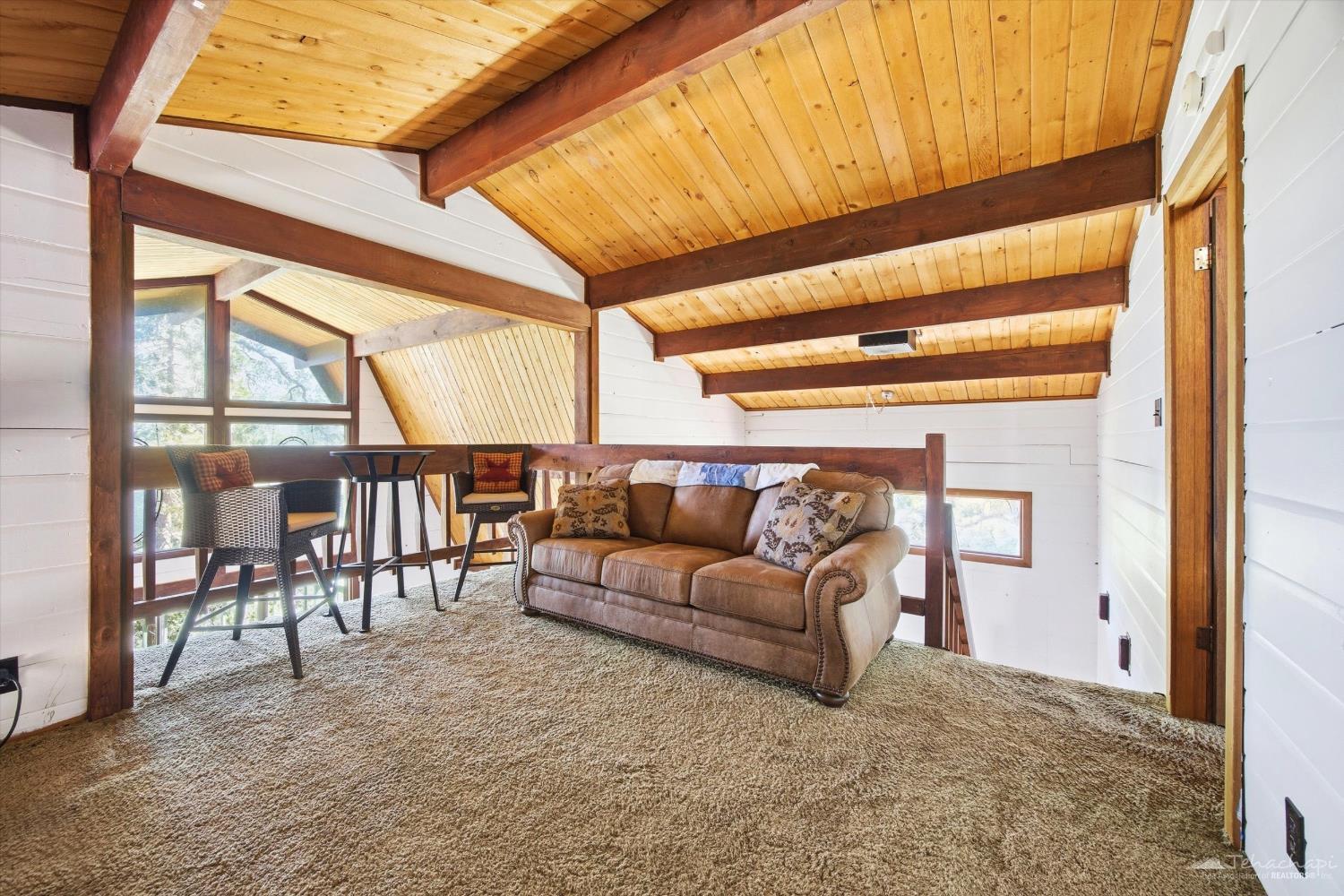 Woodbine Court photo 23