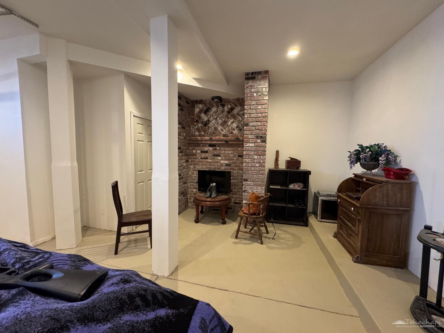 Siskiyou Dr photo 15