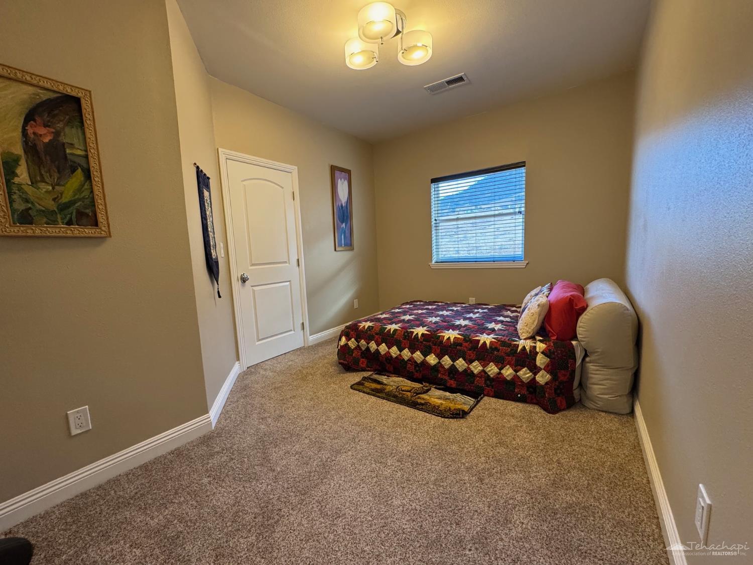 Siskiyou Dr photo 23
