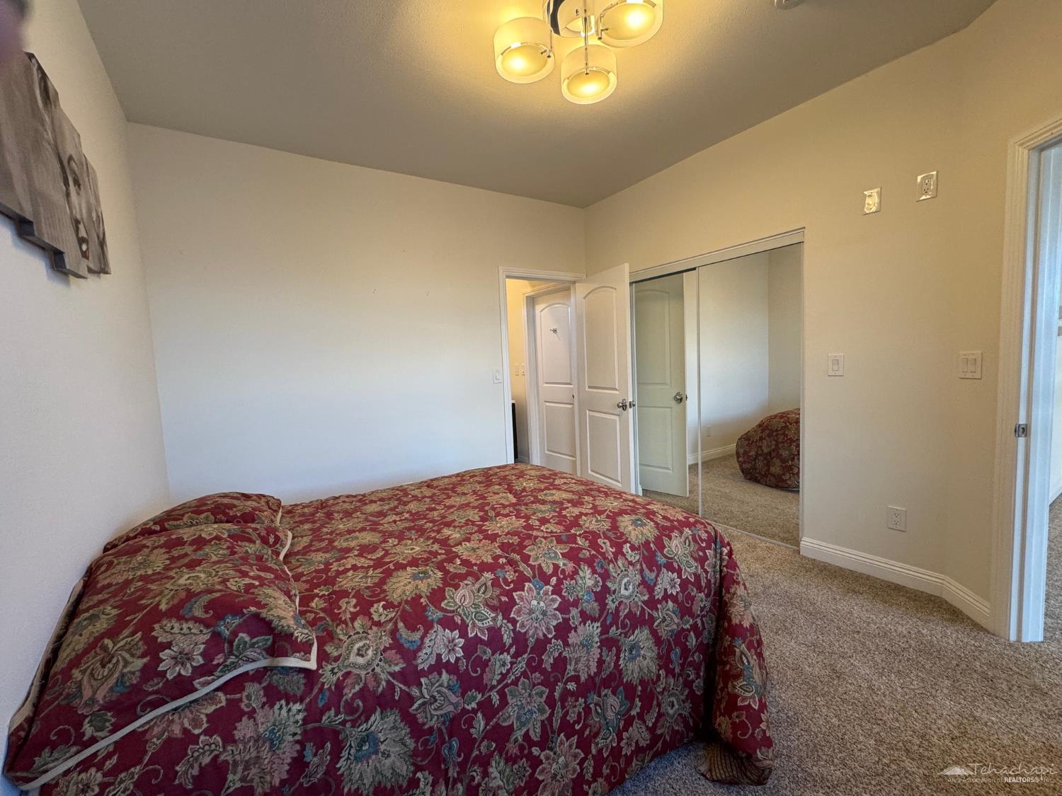 Siskiyou Dr photo 20