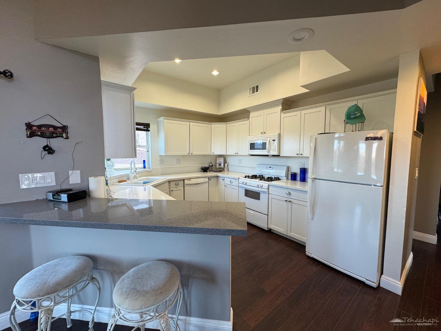 Siskiyou Dr photo 9