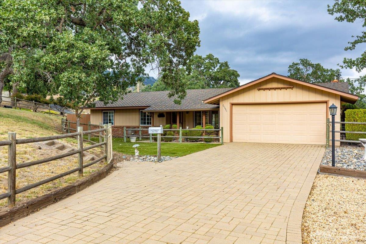 Bay Court, Bear Valley Springs