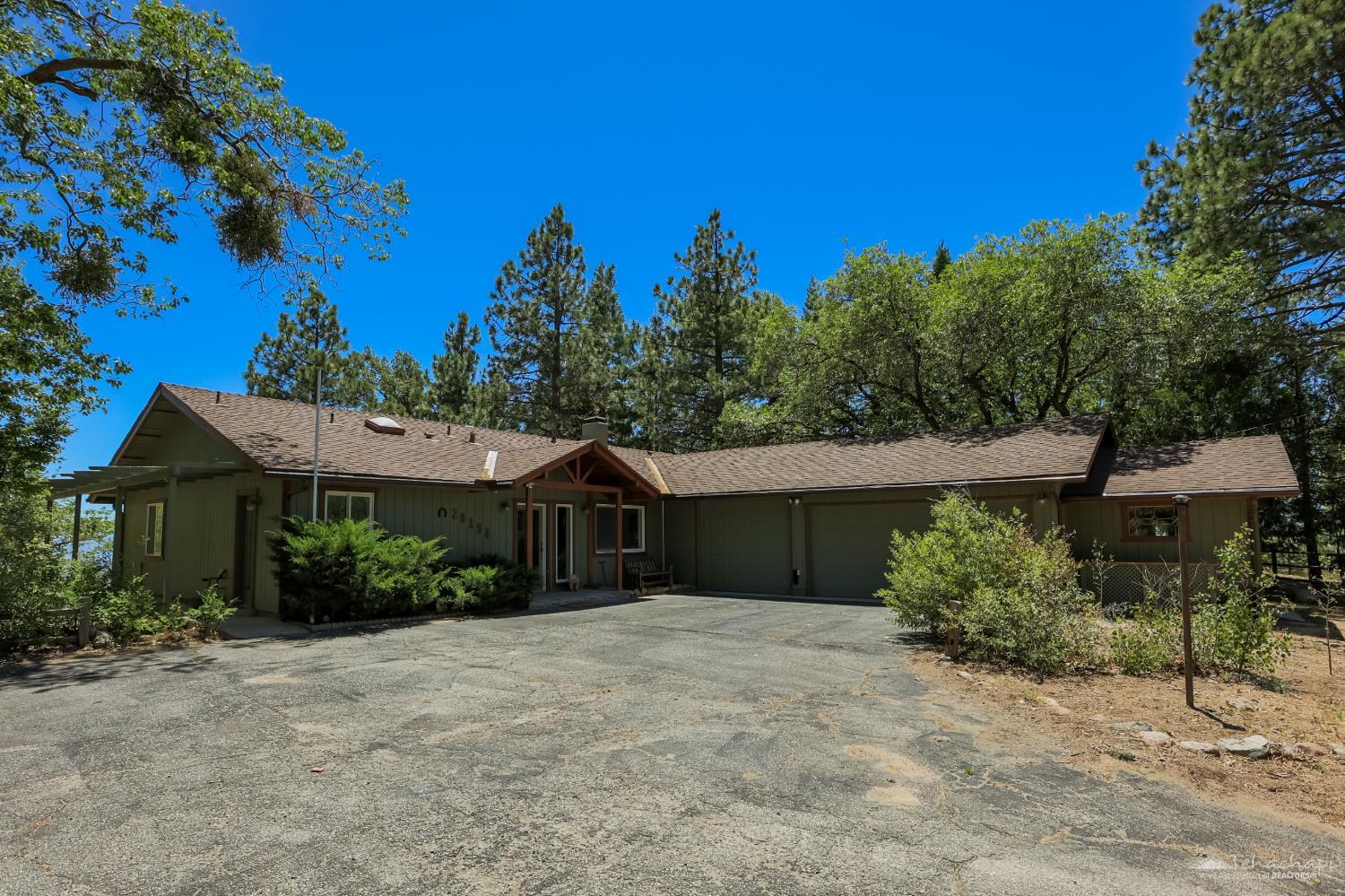 Woodview Court, Tehachapi