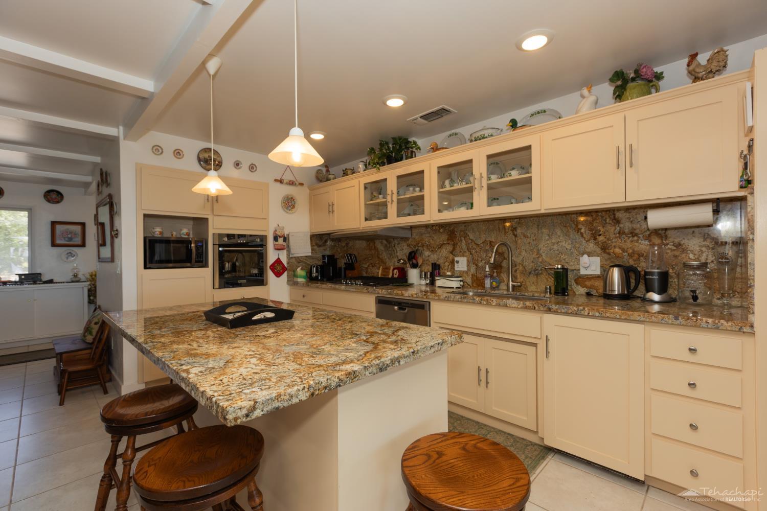 Woodview Court photo 3