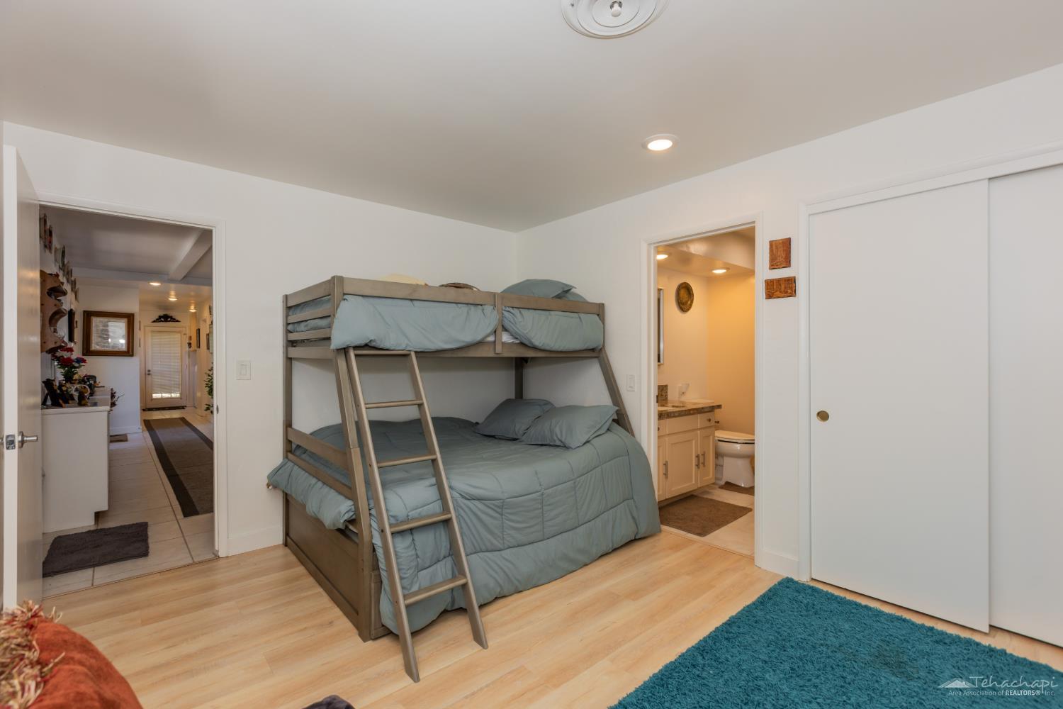 Woodview Court photo 22