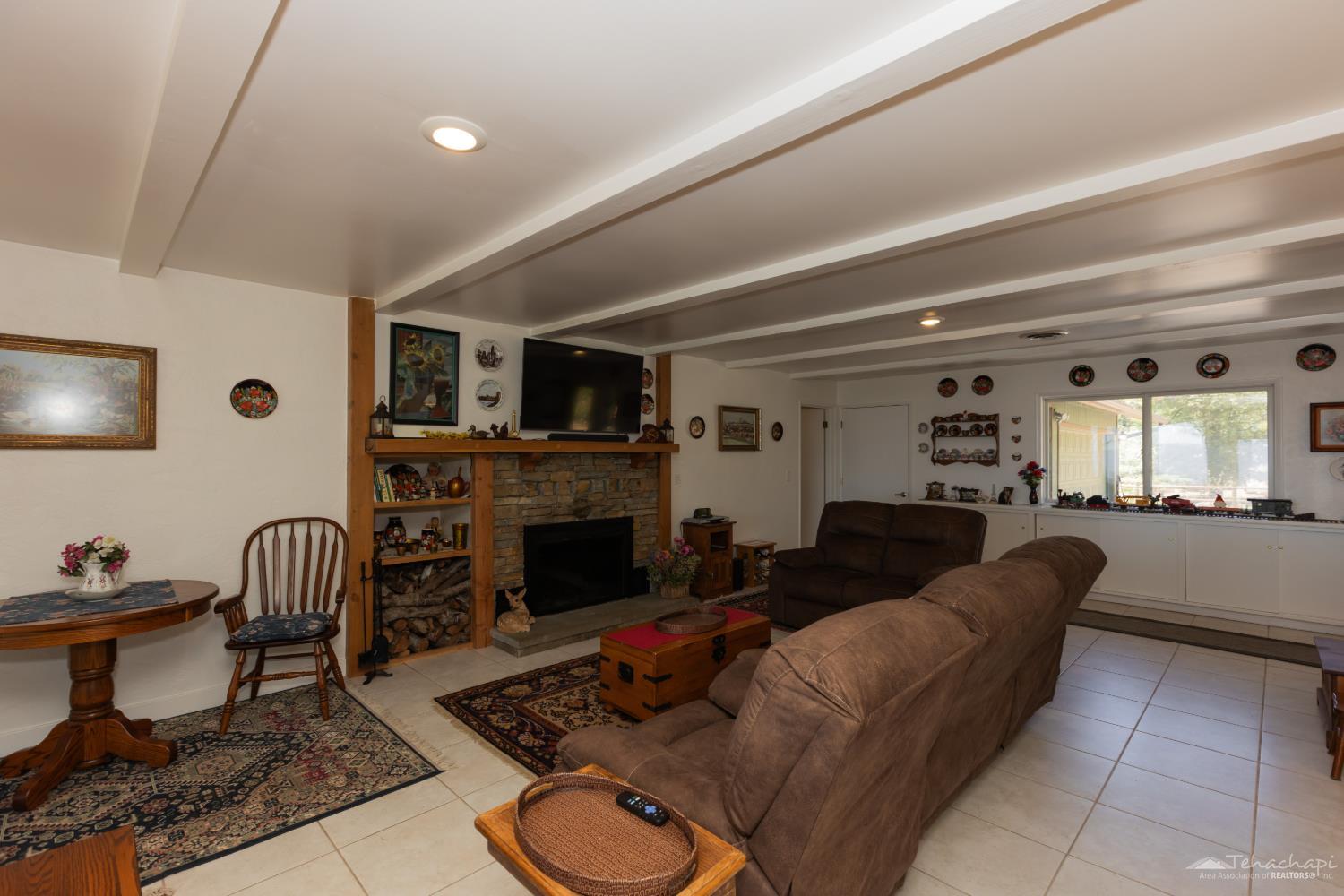 Woodview Court photo 16
